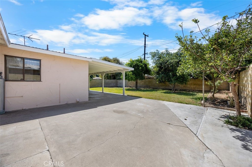 2006 W Wilshire Avenue