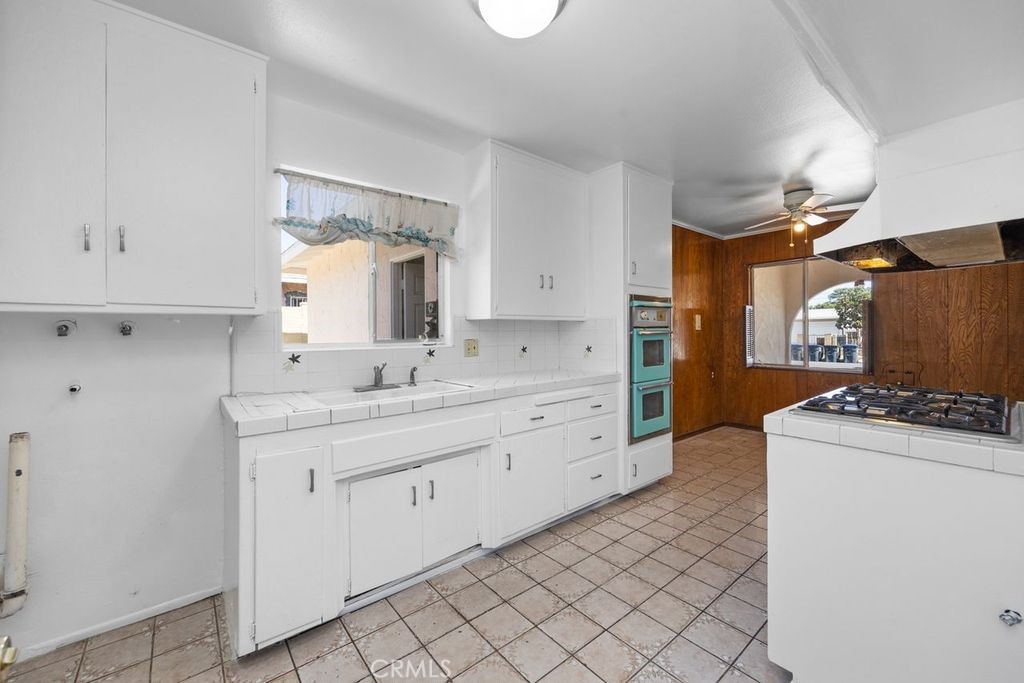 2006 W Wilshire Avenue