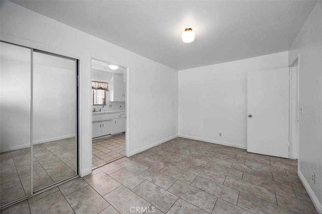 2006 W Wilshire Avenue