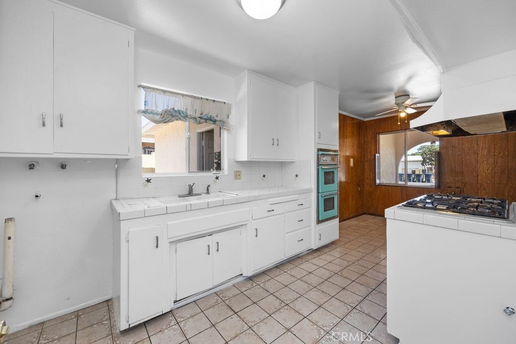 2006 W Wilshire Avenue