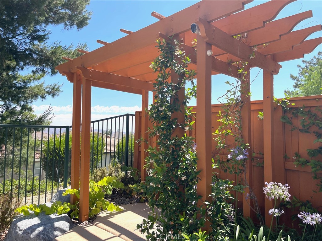 8835 E Fallbrook Way