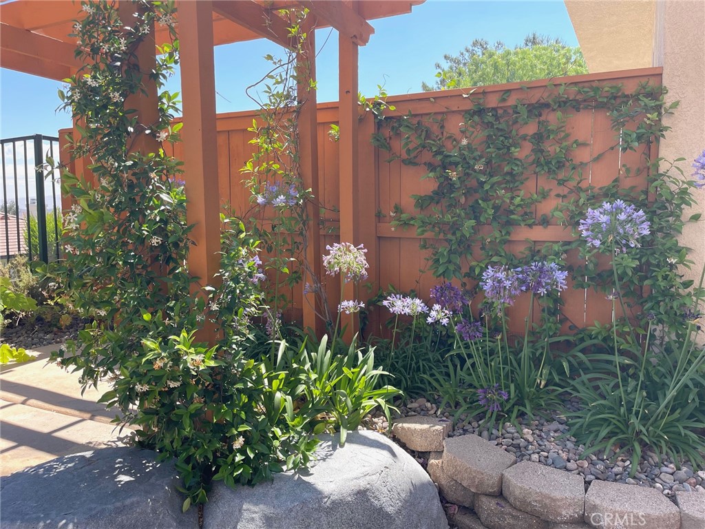 8835 E Fallbrook Way