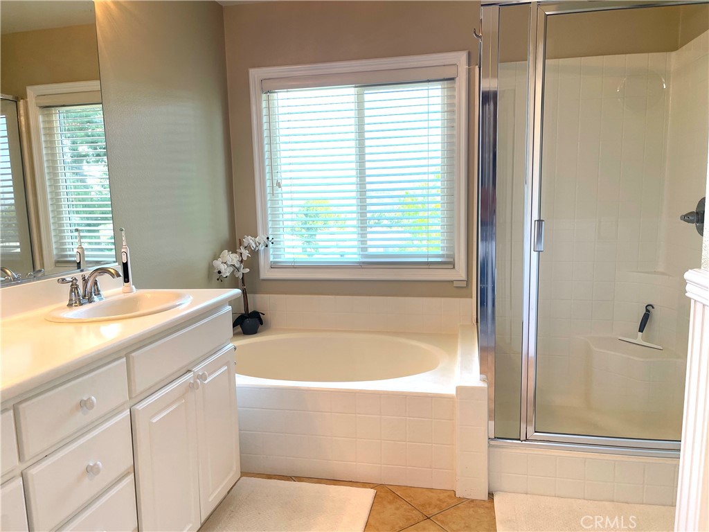 8835 E Fallbrook Way