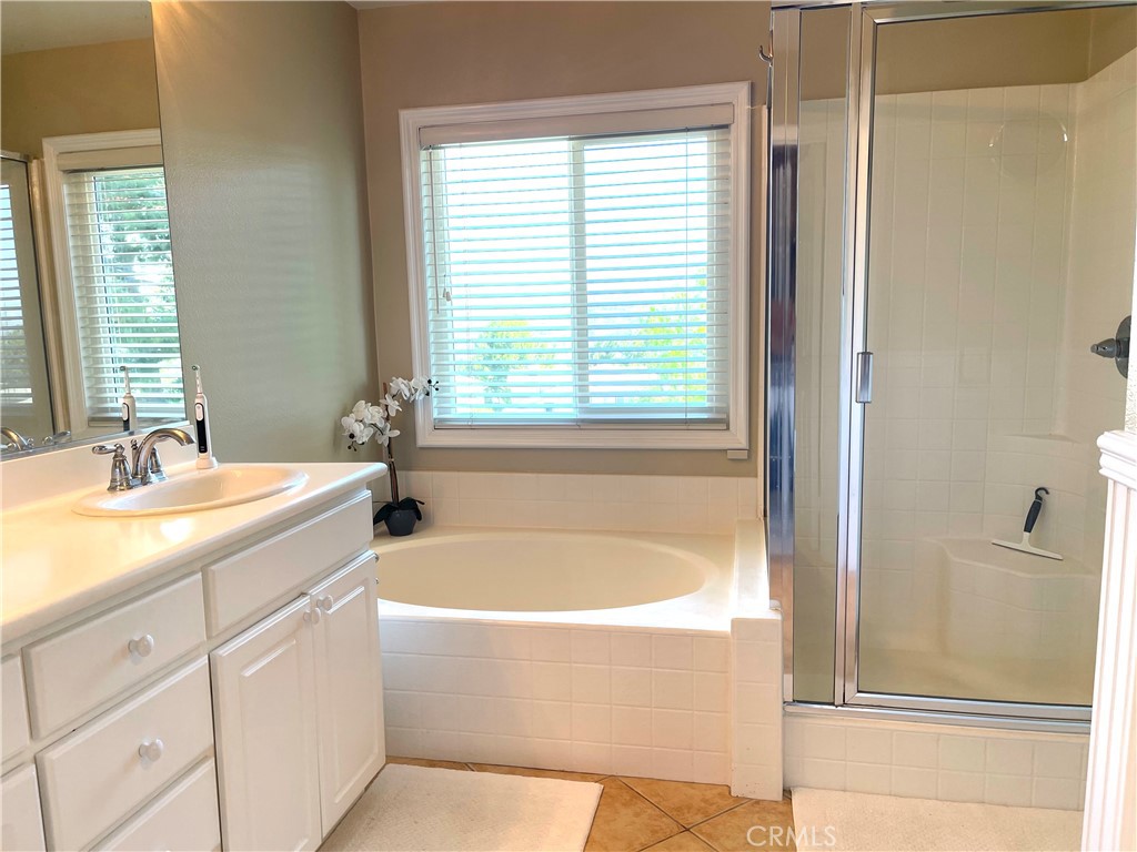 8835 E Fallbrook Way