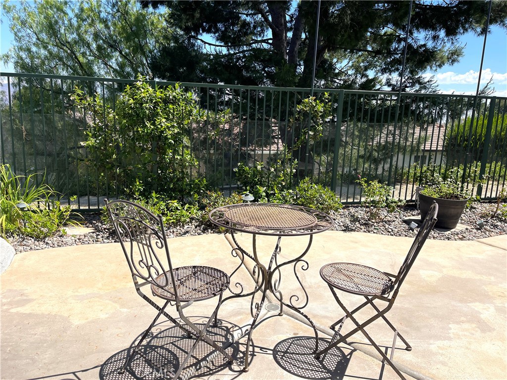 8835 E Fallbrook Way