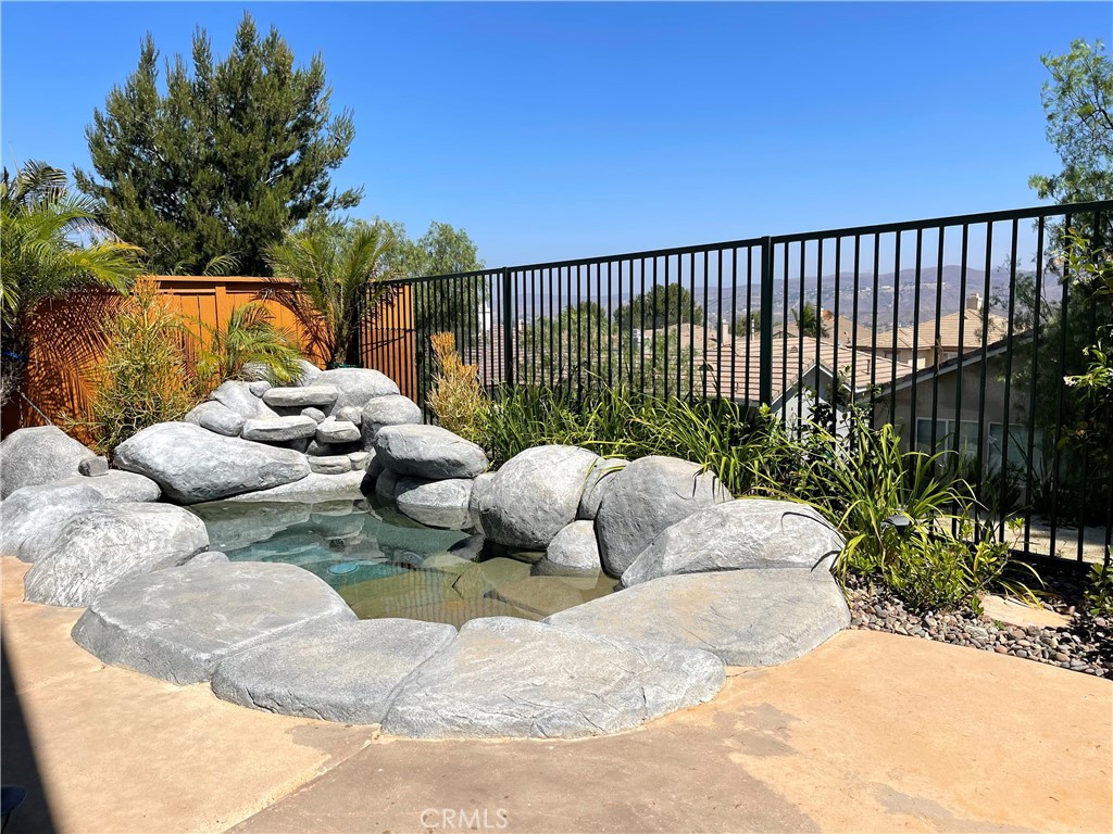 8835 E Fallbrook Way