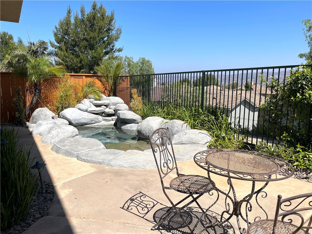 8835 E Fallbrook Way