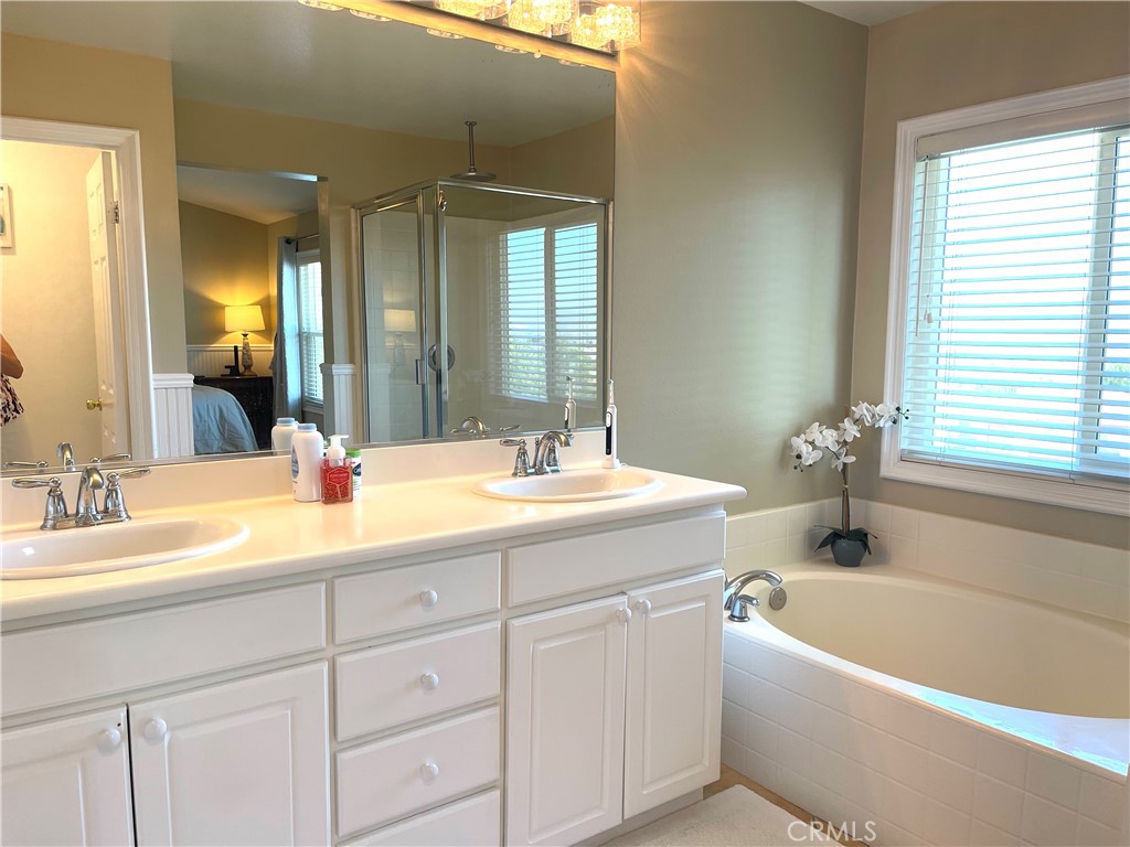 8835 E Fallbrook Way