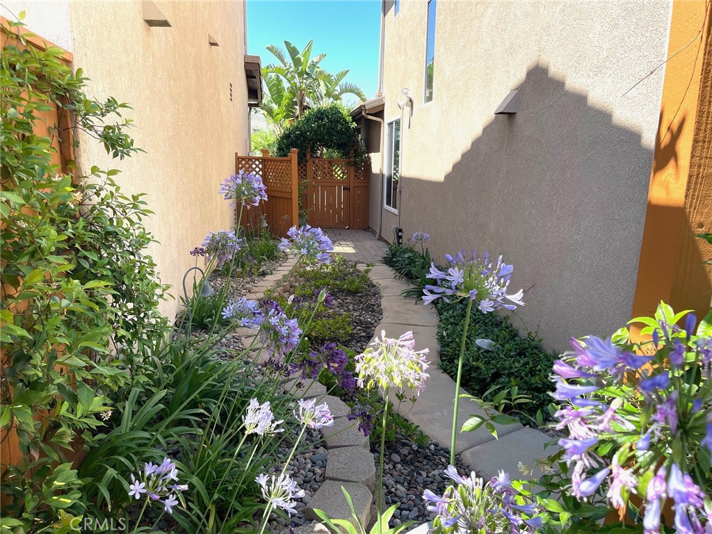 8835 E Fallbrook Way