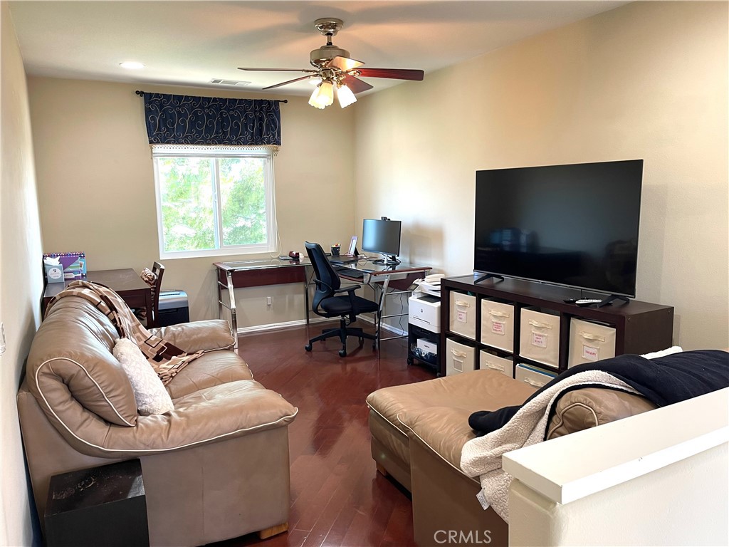 8835 E Fallbrook Way