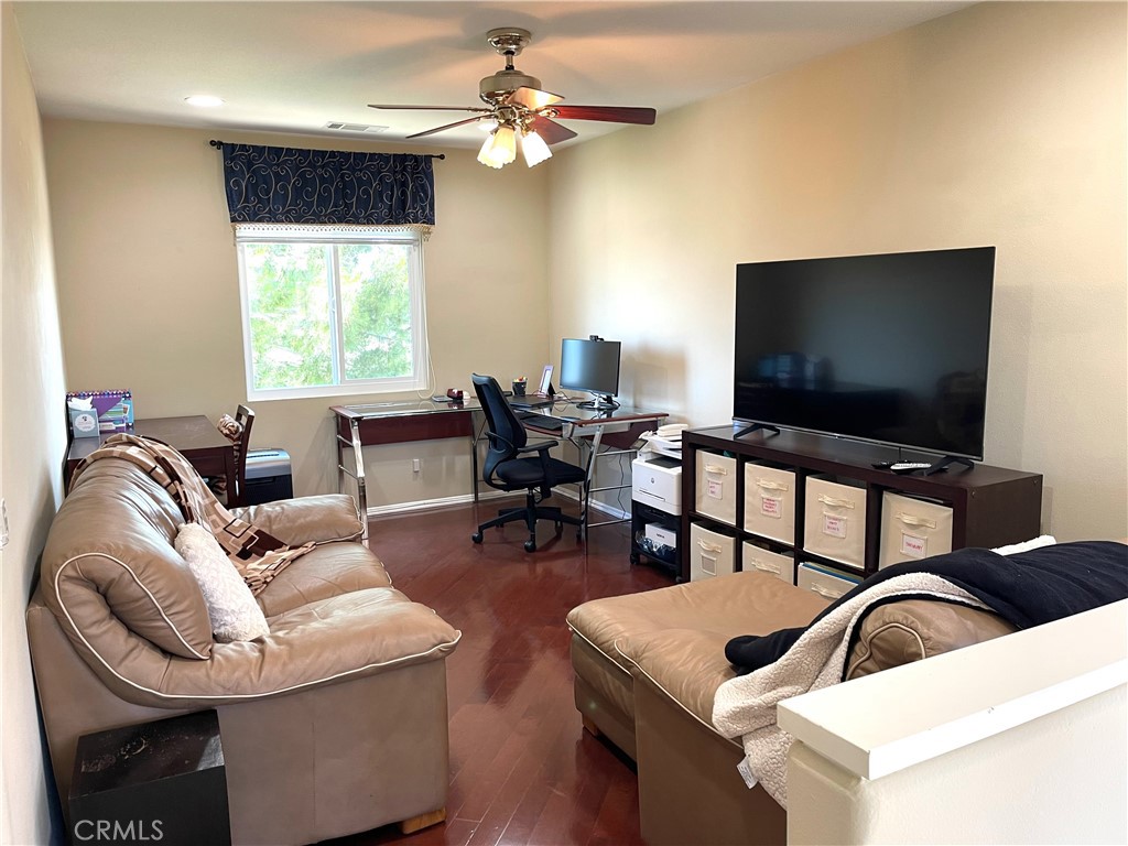 8835 E Fallbrook Way