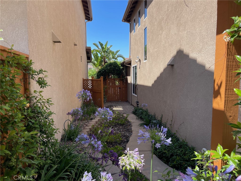 8835 E Fallbrook Way