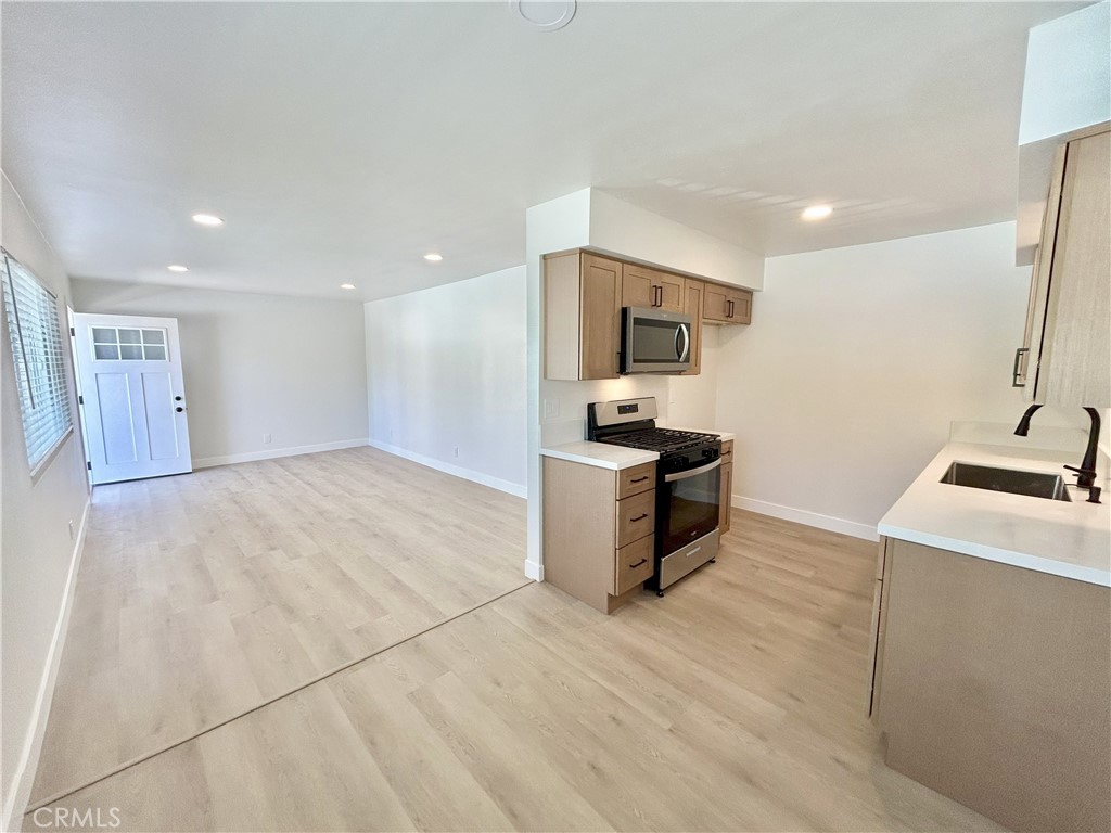 895 N Euclid Avenue 4