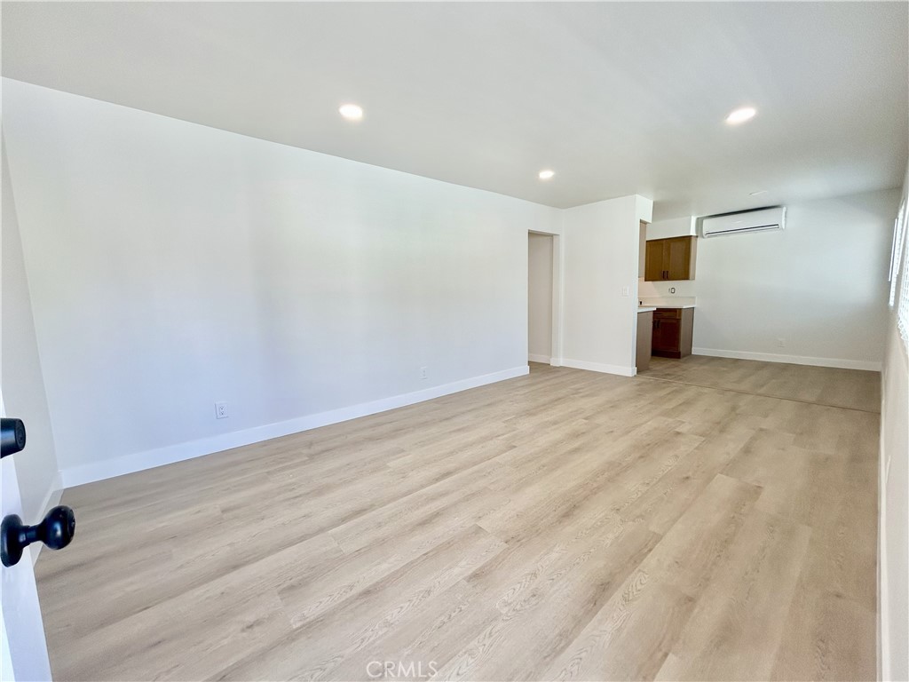 895 N Euclid Avenue 4