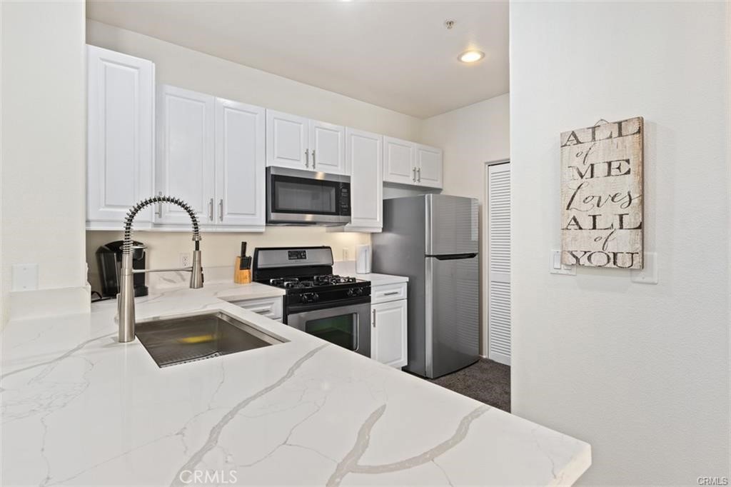 3328 Watermarke Pl