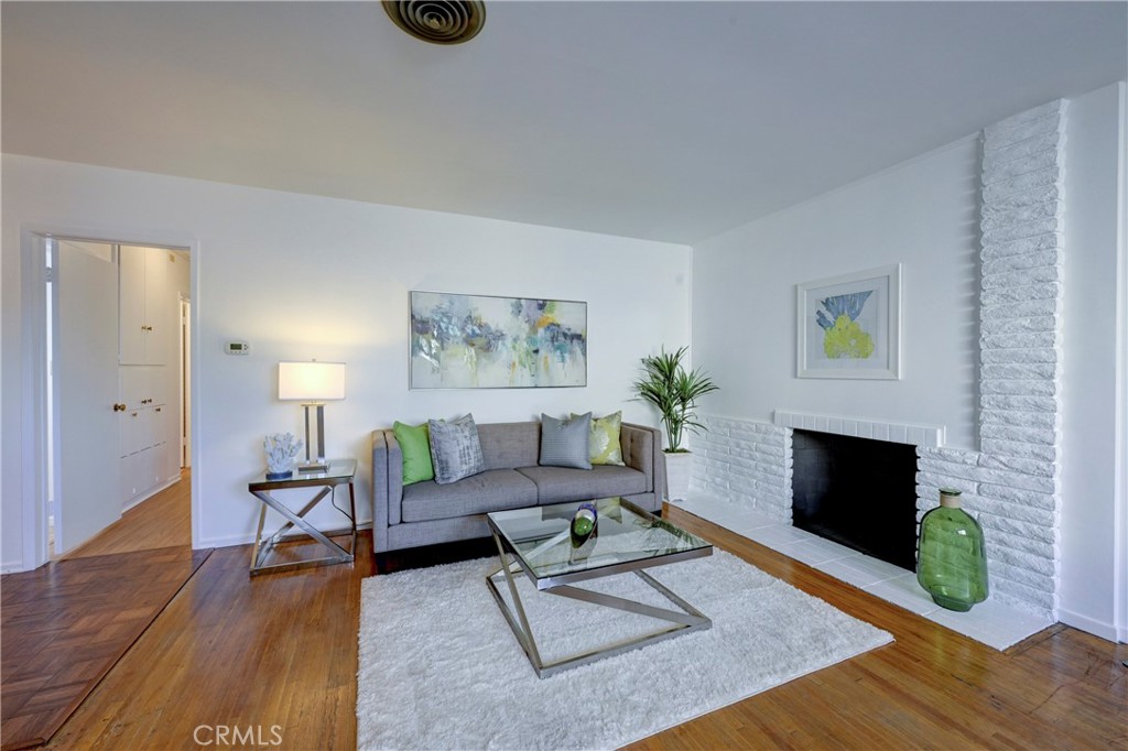 1601 W Baker Avenue
