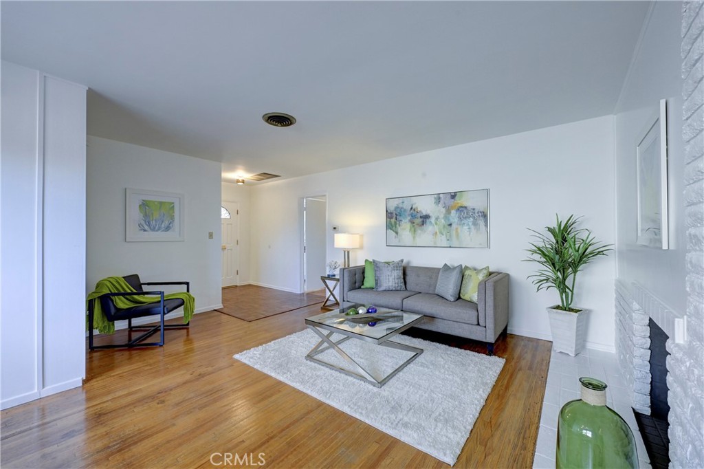 1601 W Baker Avenue