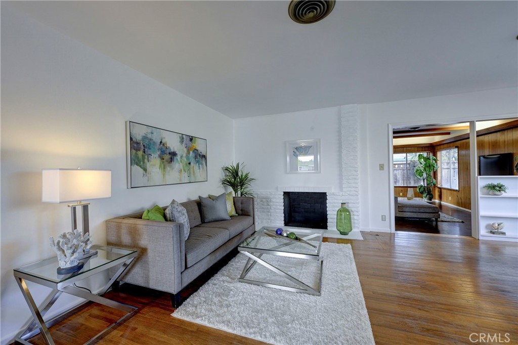 1601 W Baker Avenue