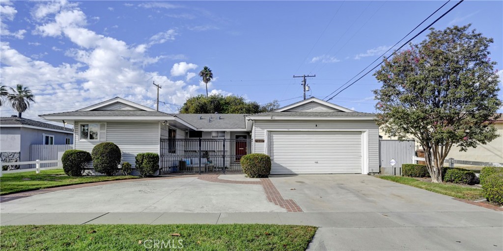 1601 W Baker Avenue