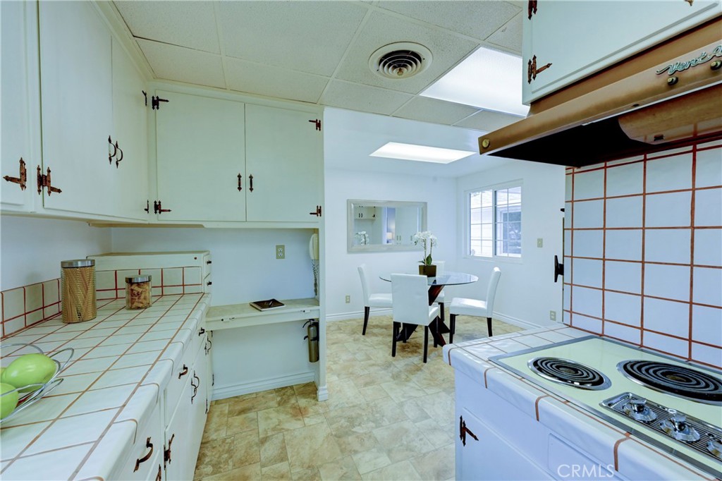 1601 W Baker Avenue