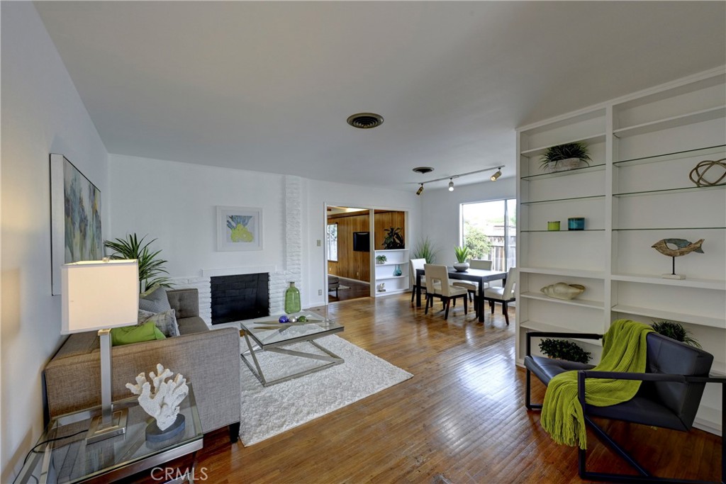 1601 W Baker Avenue