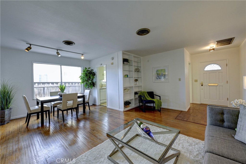 1601 W Baker Avenue