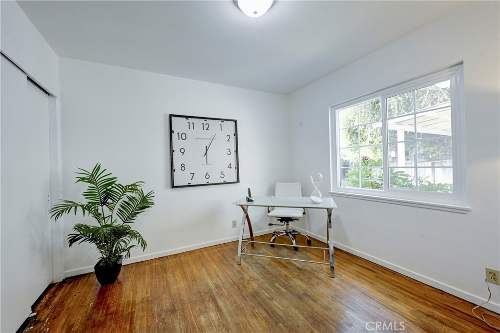 1601 W Baker Avenue