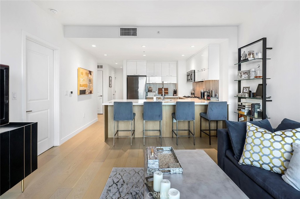 400 S Broadway 1701