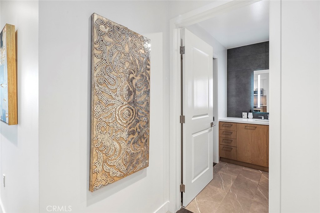 400 S Broadway 1701
