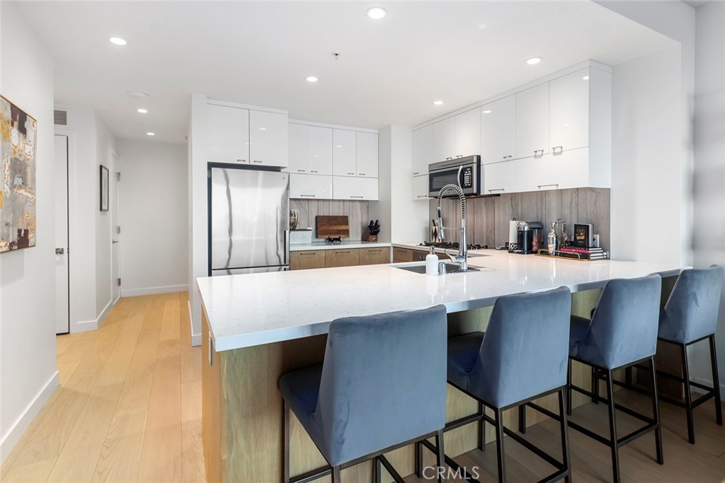 400 S Broadway 1701