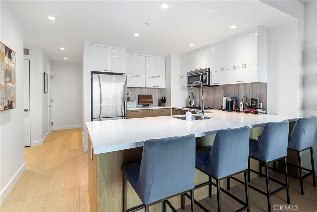 400 S Broadway 1701