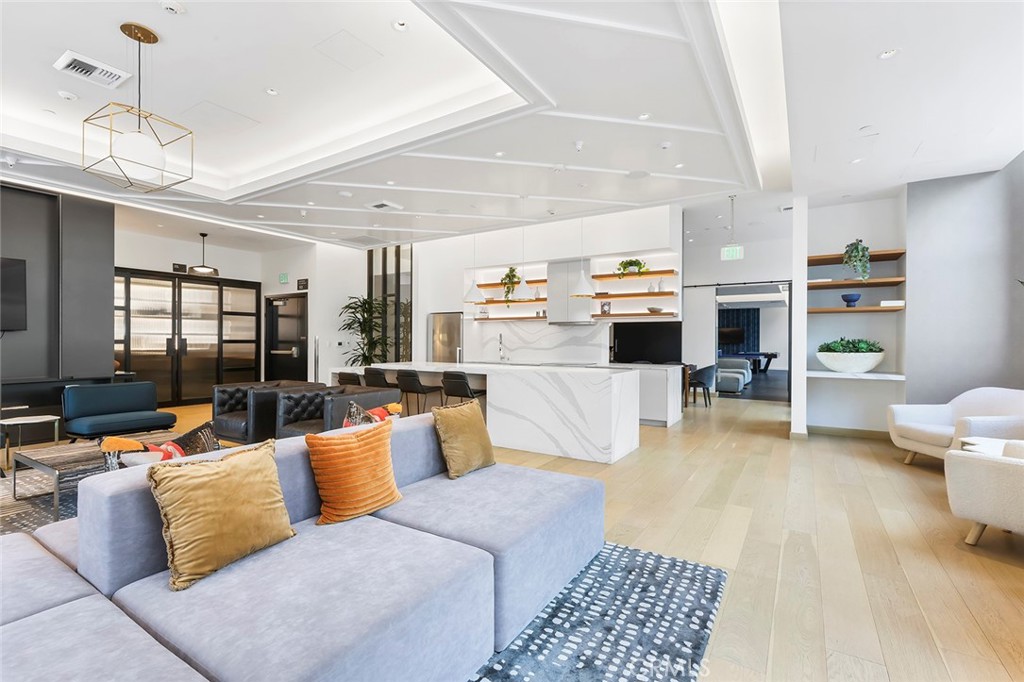 400 S Broadway 1701