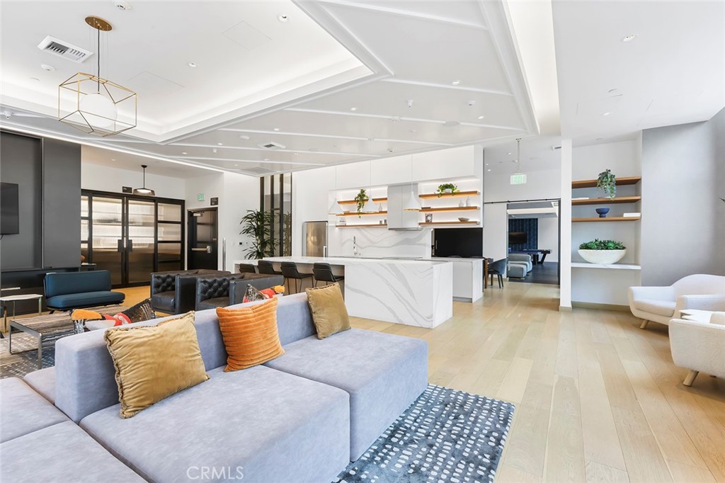 400 S Broadway 1701