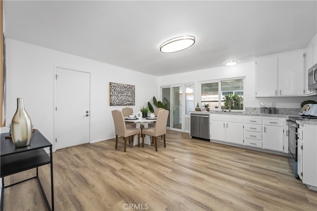 19721 Dunsmuir Plaza