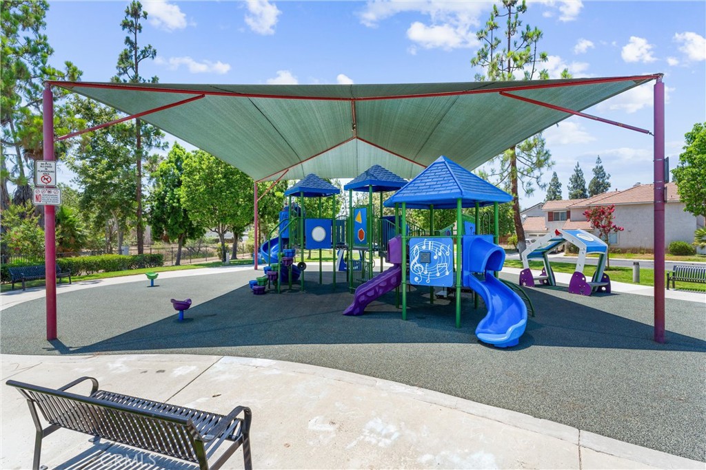861 Shade Tree Way