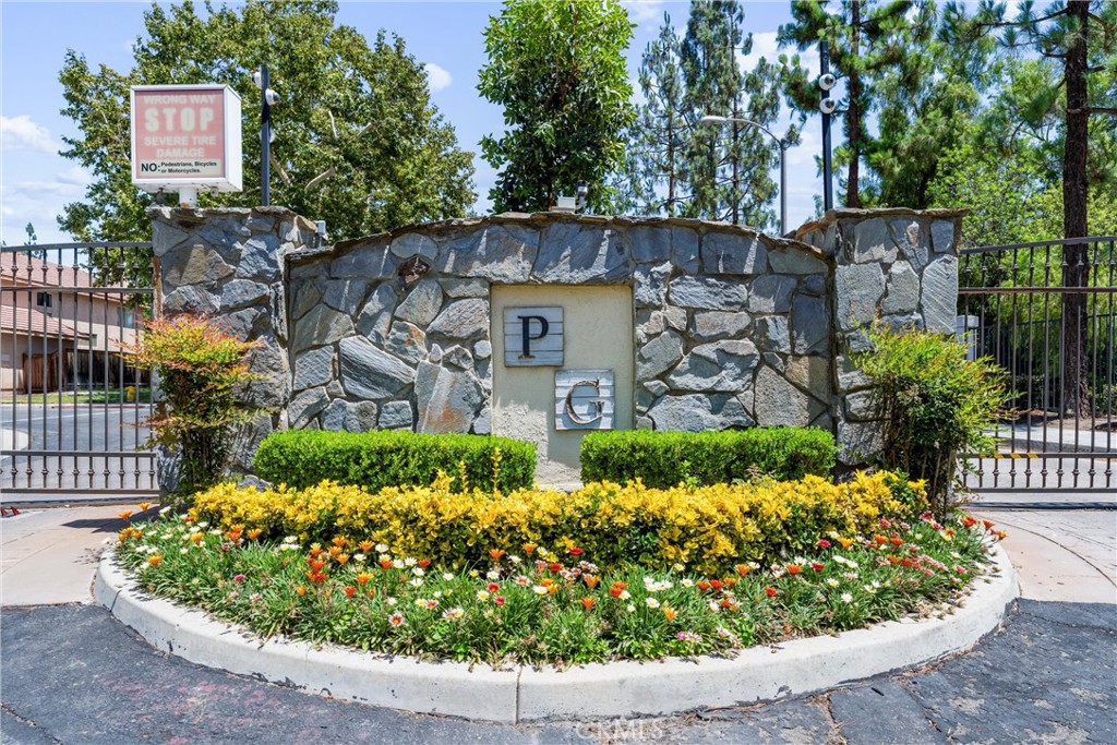 861 Shade Tree Way