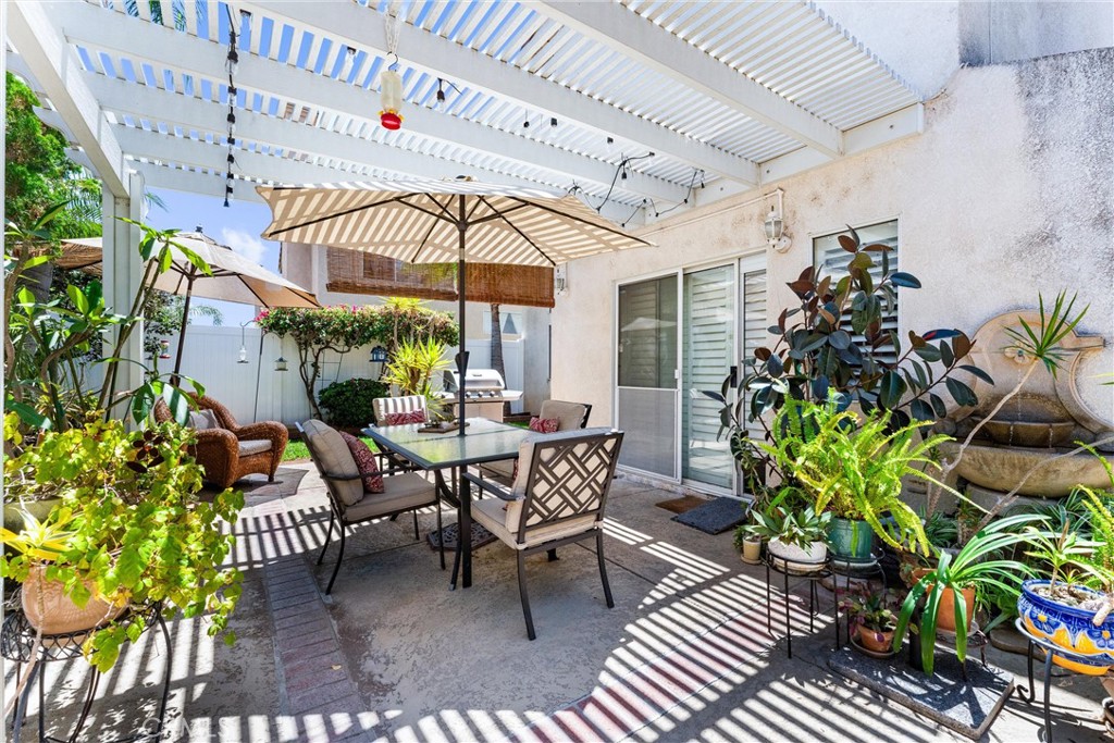 861 Shade Tree Way