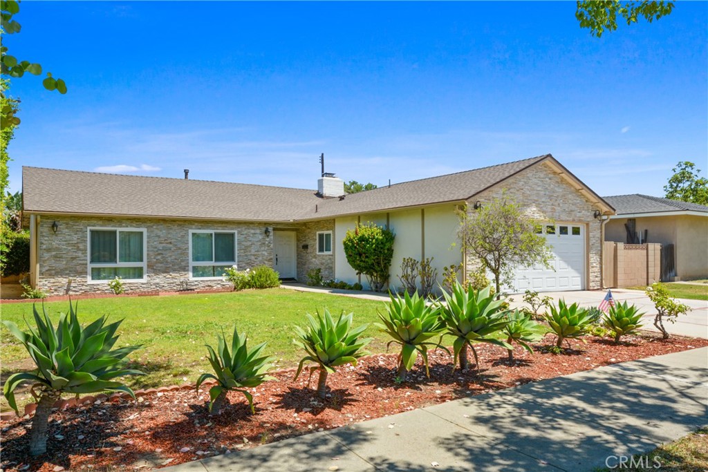 1403 E Chalynn Avenue