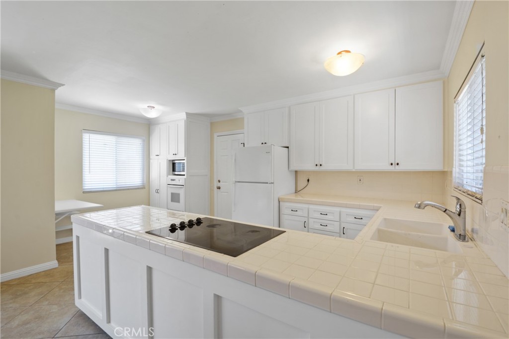 1403 E Chalynn Avenue