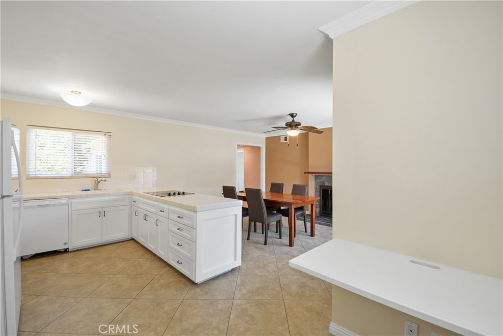 1403 E Chalynn Avenue