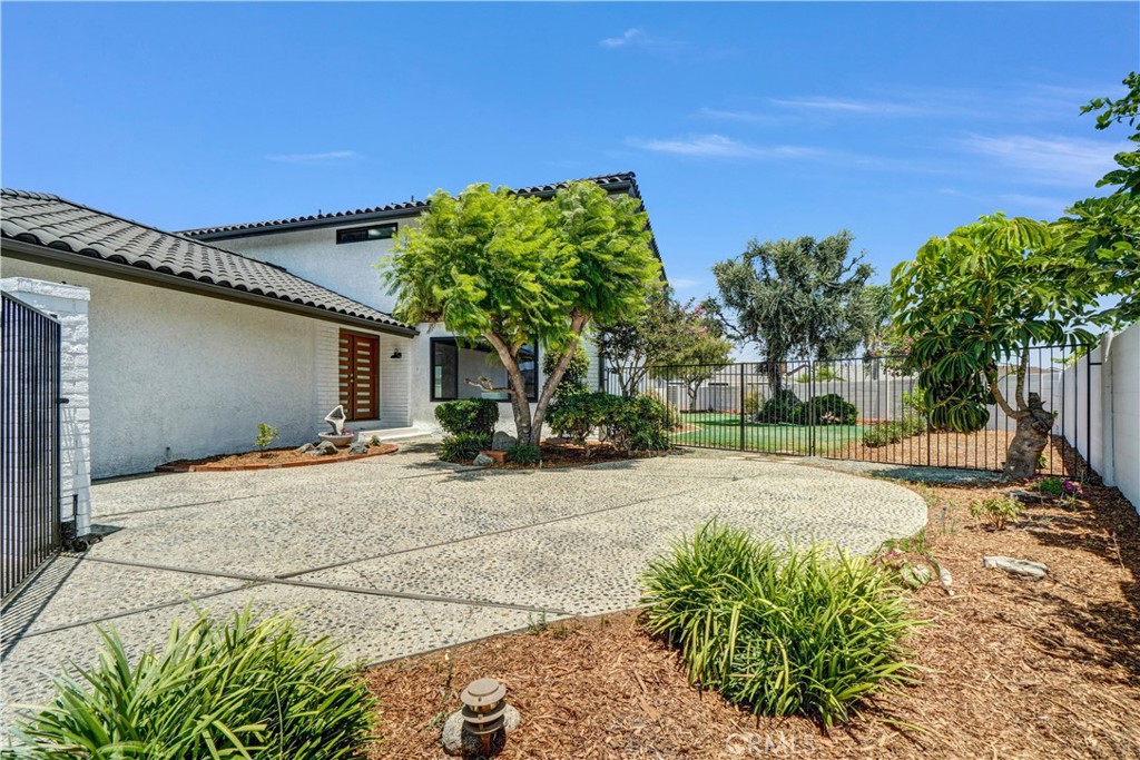 5231 Los Encantos Circle