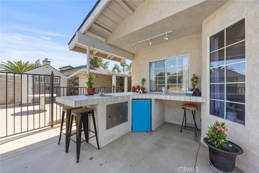 3108 Holbrook Street