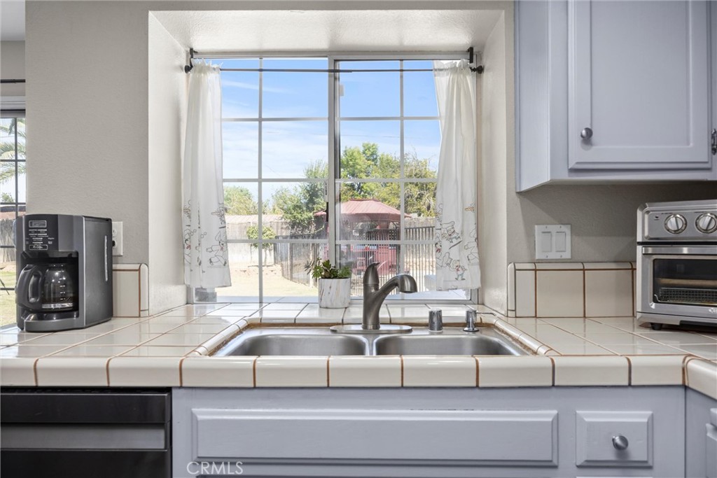 3108 Holbrook Street