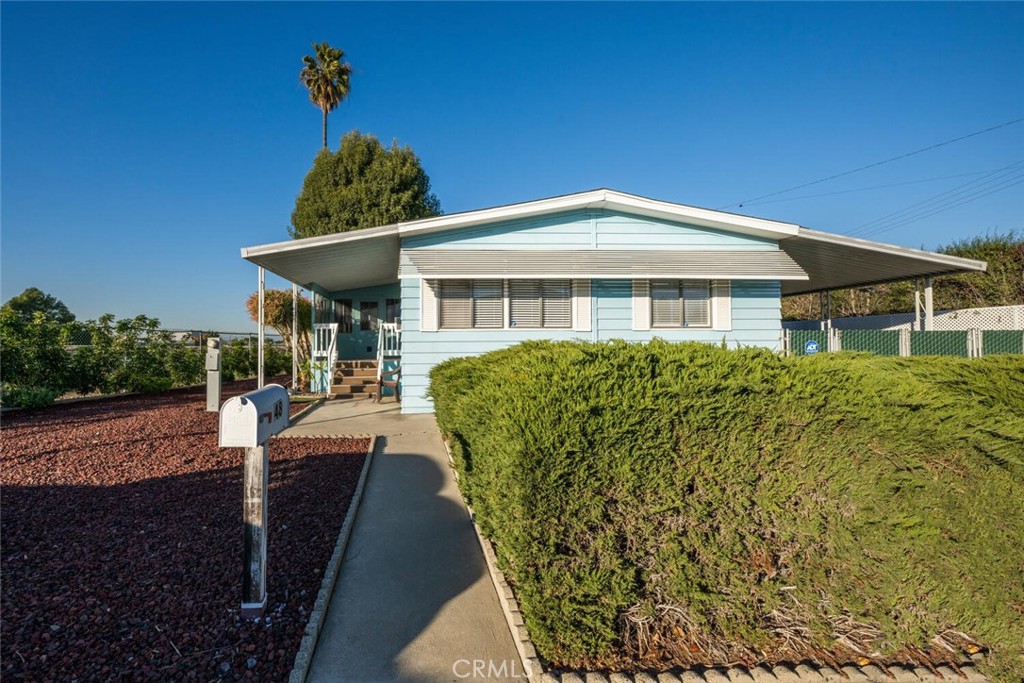 22221 Bloomfield Avenue 48