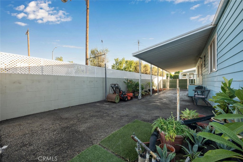 22221 Bloomfield Avenue 48