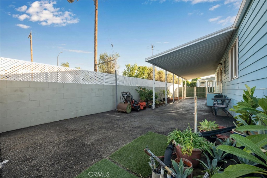 22221 Bloomfield Avenue 48