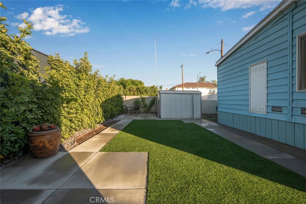 22221 Bloomfield Avenue 48