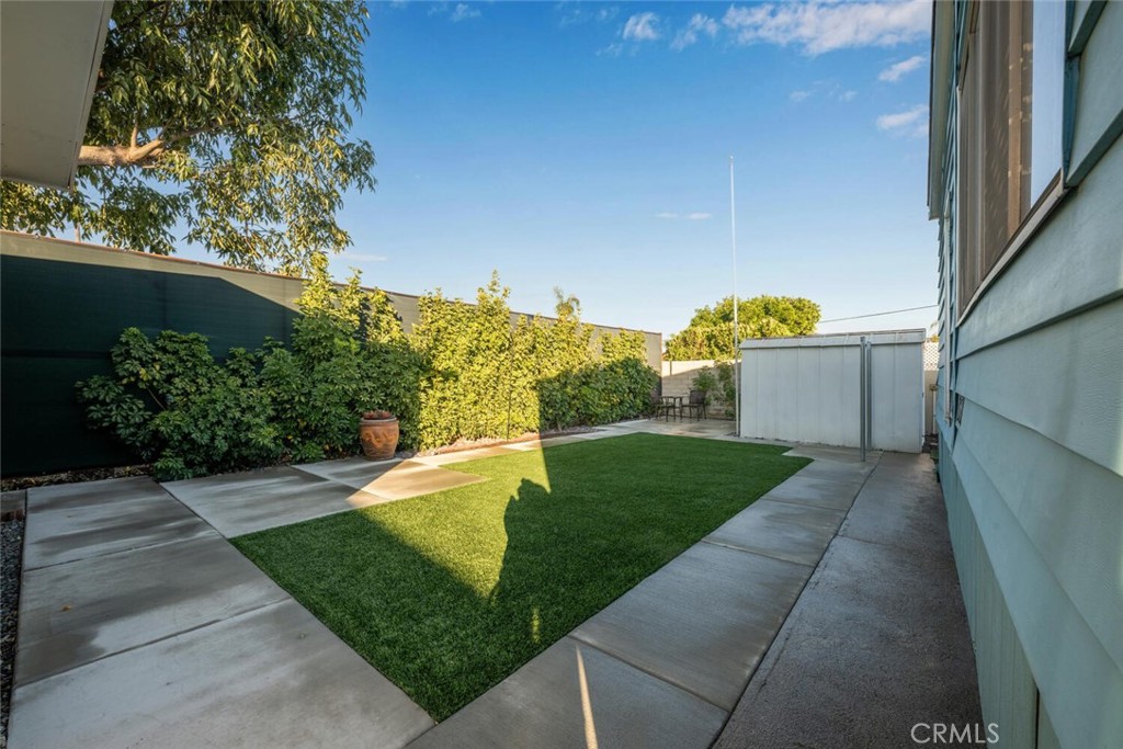 22221 Bloomfield Avenue 48
