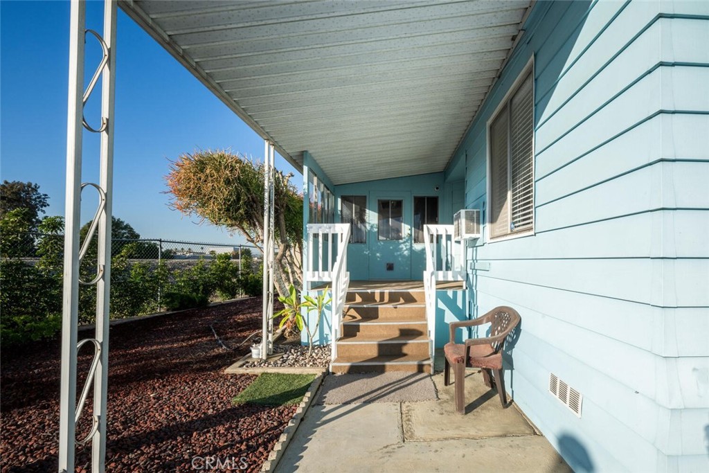 22221 Bloomfield Avenue 48