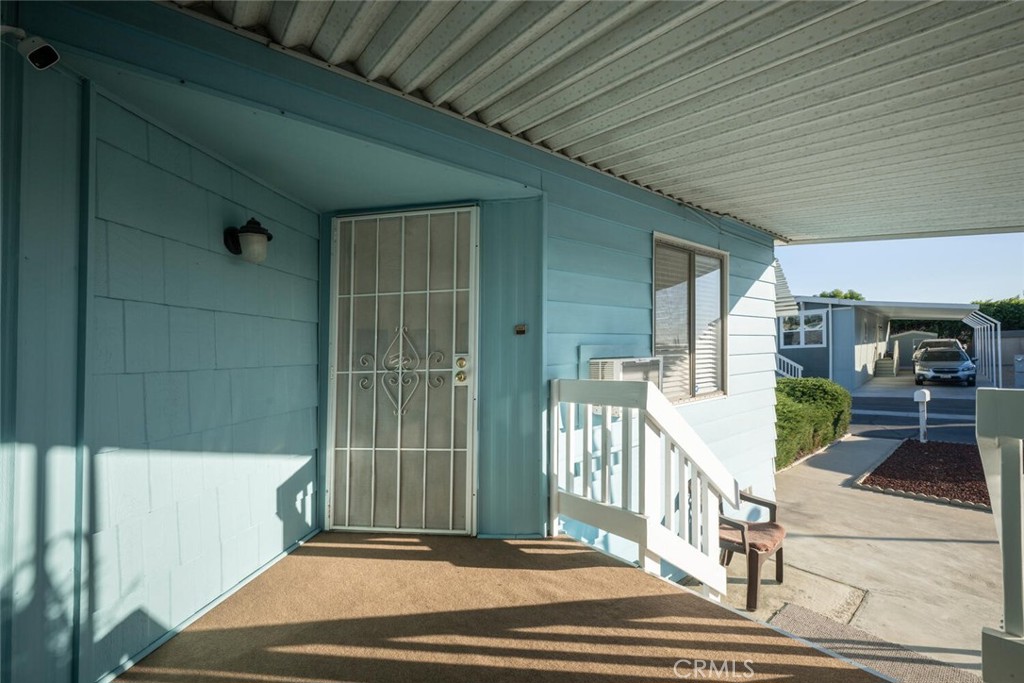 22221 Bloomfield Avenue 48
